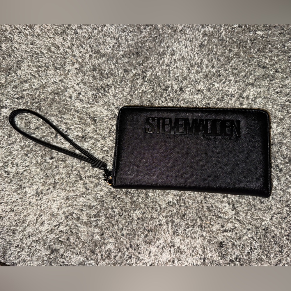 NWOT Steve Madden Black Wristlet Wallet
